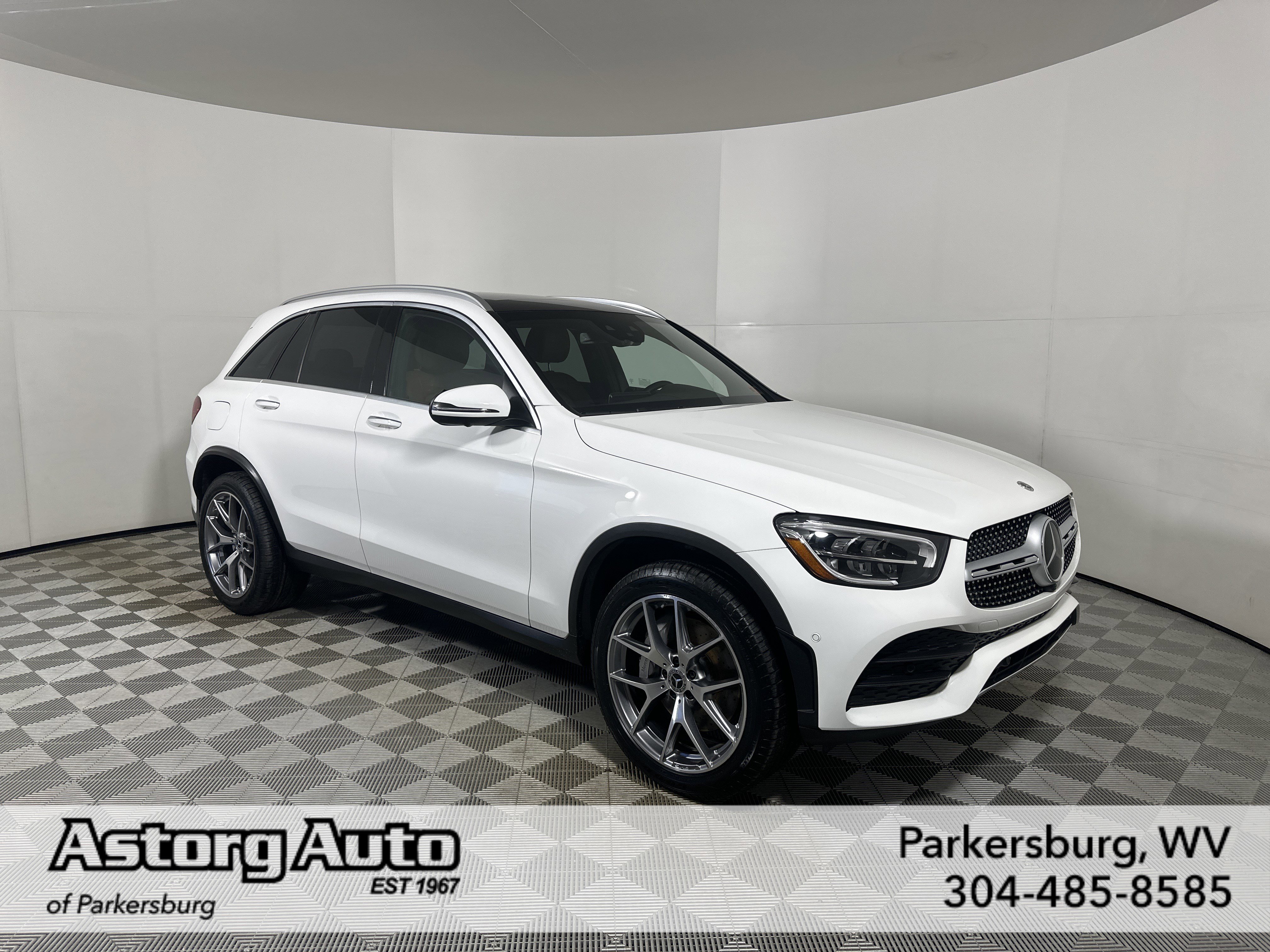 2022 Mercedes-Benz GLC GLC300's photo