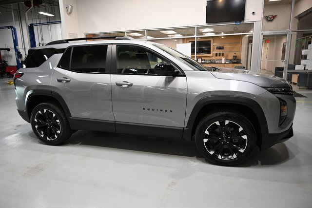 2026 Chevrolet Equinox RS photo 2