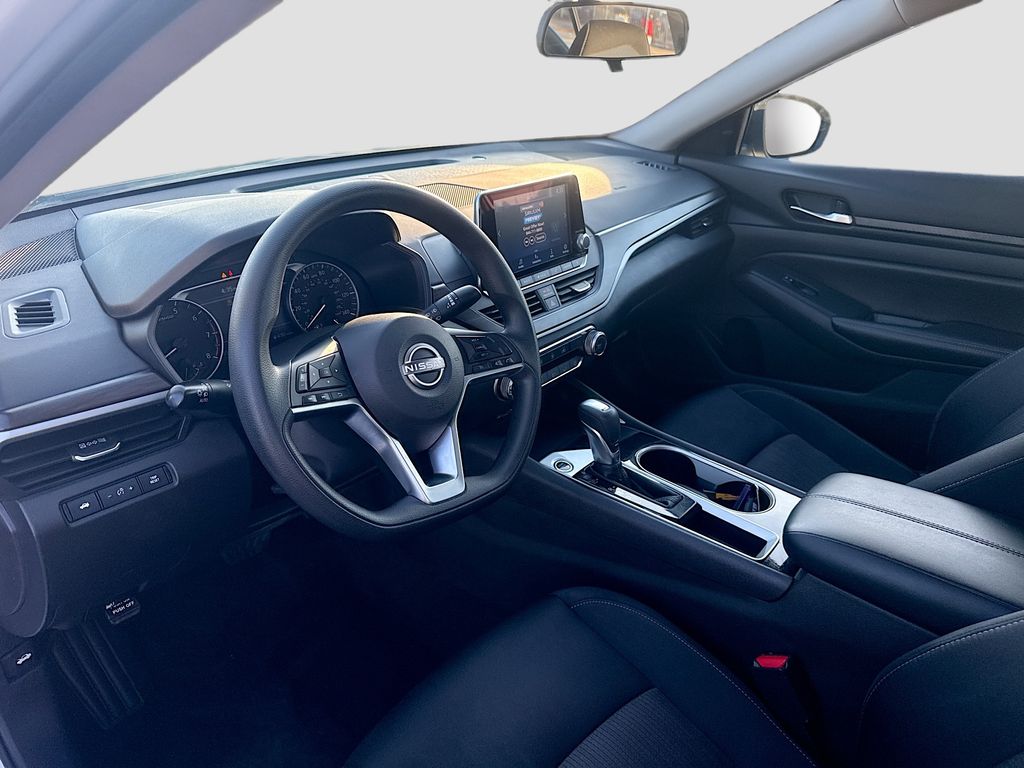 2024 Nissan Altima 2.5 SV photo 4