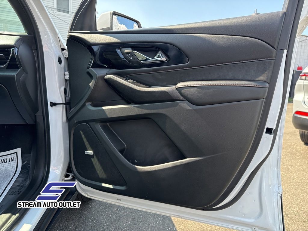 2023 Chevrolet Traverse RS photo 12