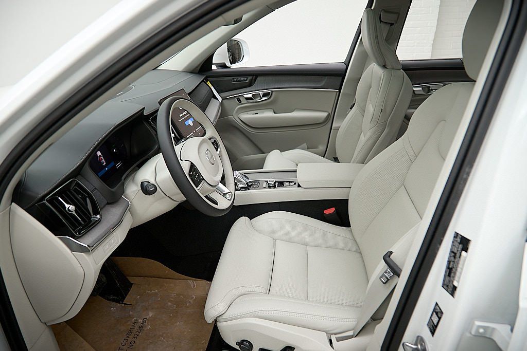 2026 VOLVO XC90 - Image 17