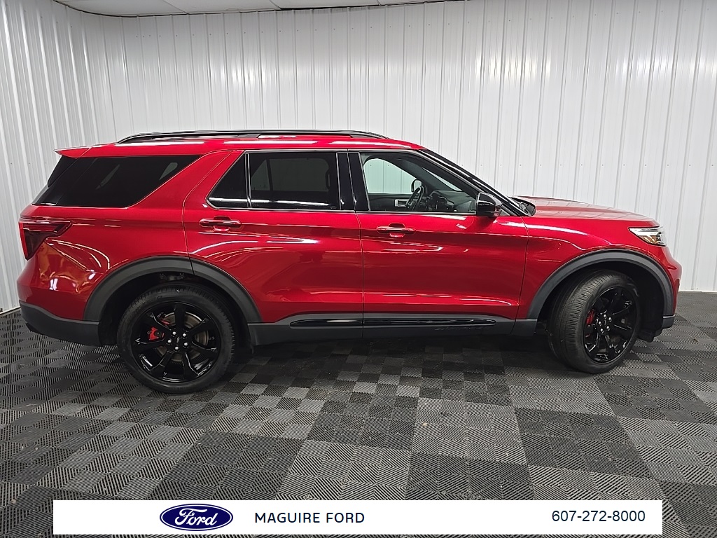 2022 Ford Explorer ST photo 2