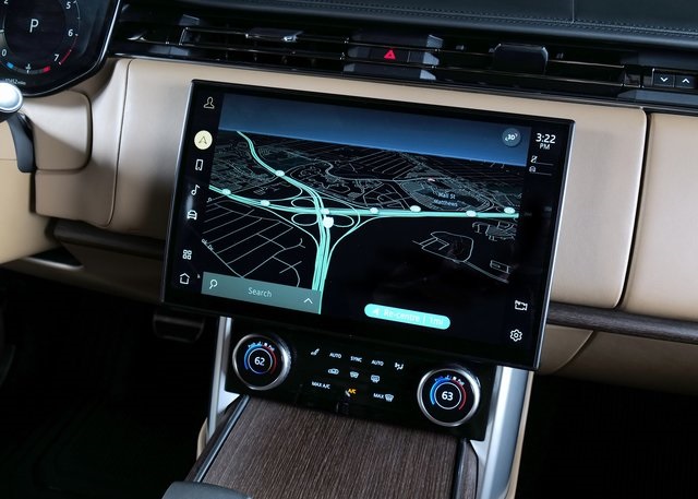 2023 Land Rover Range Rover SE photo 12