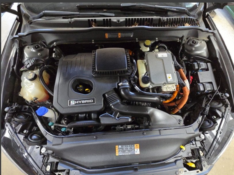 2017 Ford Fusion Hybrid S photo 19