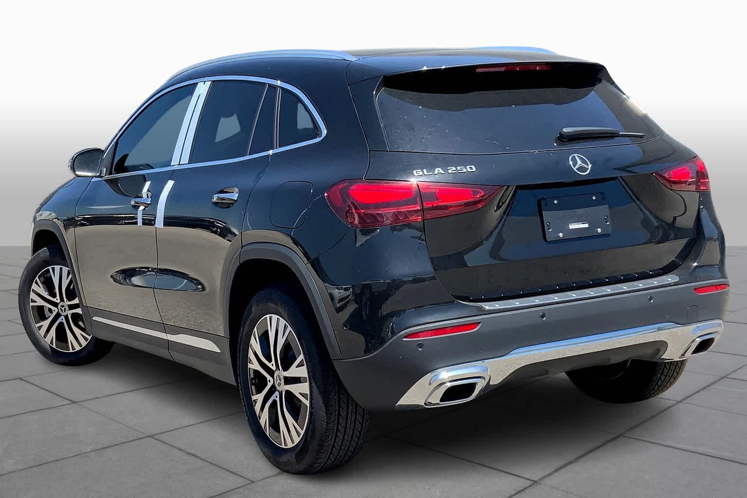 2025 Mercedes Benz GLA 250 photo 4