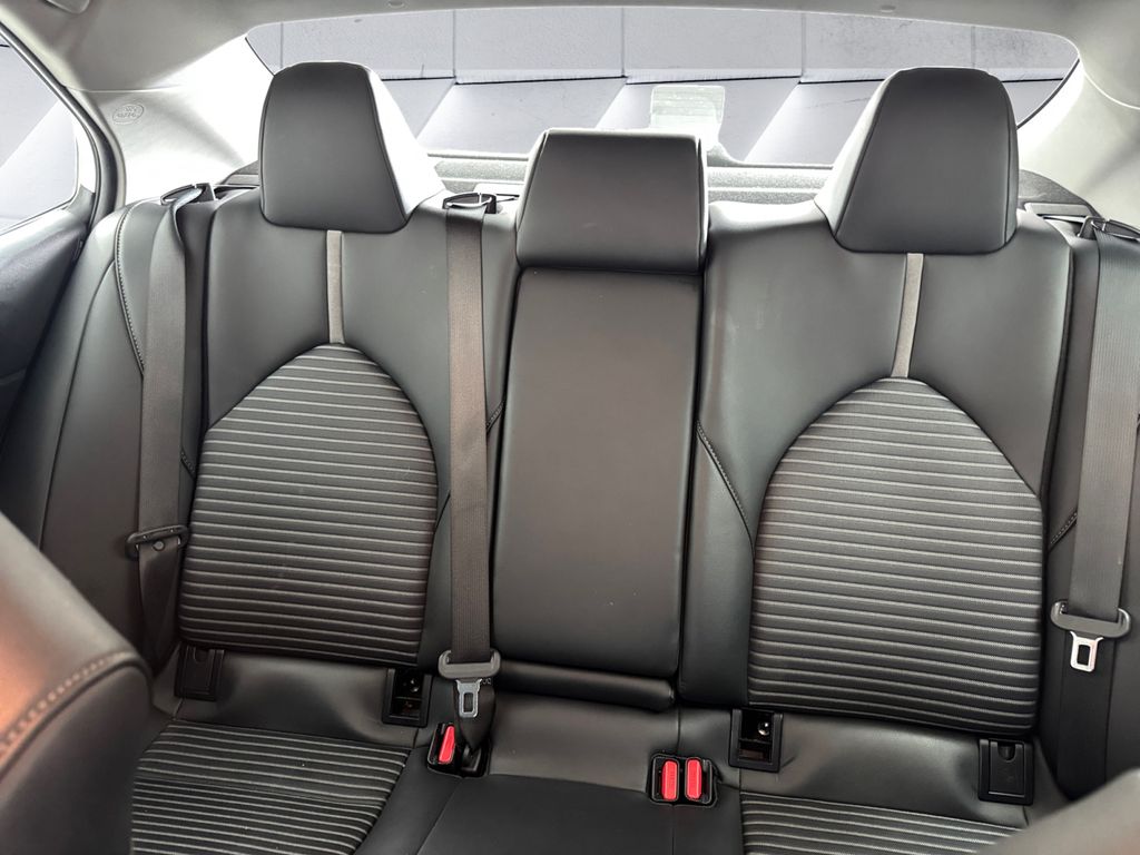 2023 Toyota Camry SE photo 18