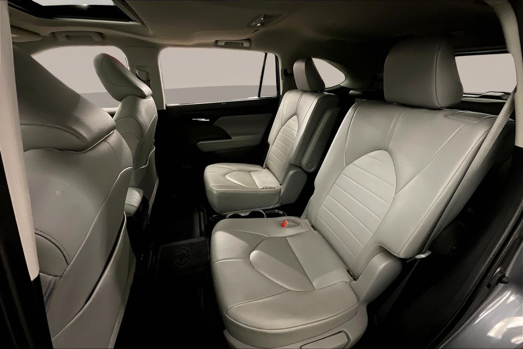 2021 Toyota Highlander Hybrid XLE photo 25
