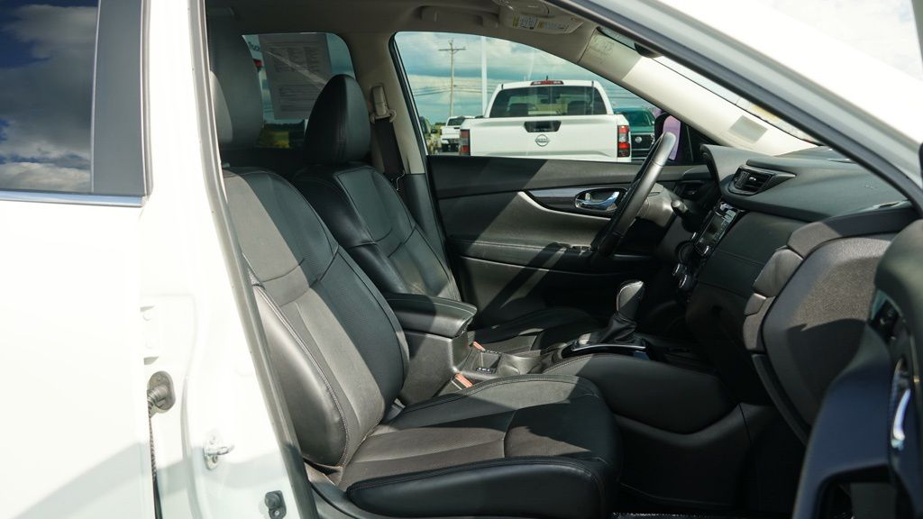2018 Nissan Rogue SL photo 23