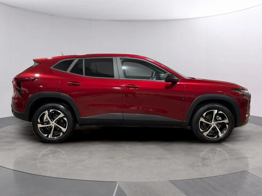 2024 Chevrolet Trax photo 2