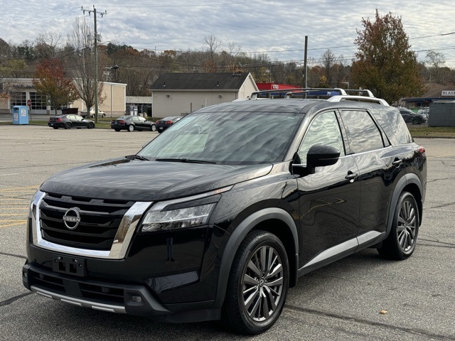 2022 Nissan Pathfinder SL's photo