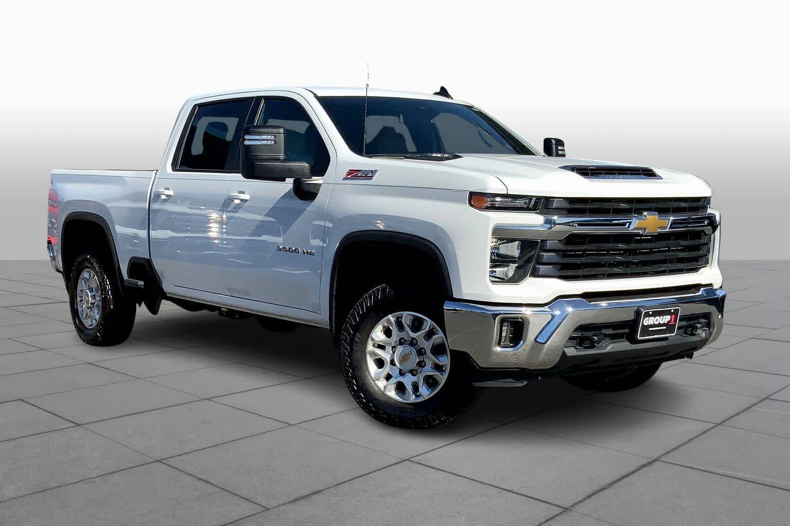 2024 Chevrolet Silverado 3500HD LT photo 2