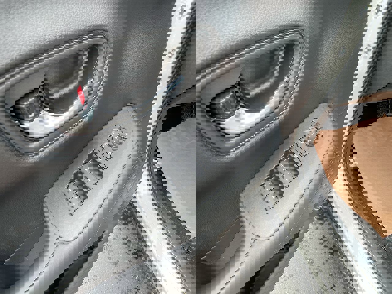 2026 Honda HR-V LX photo 12