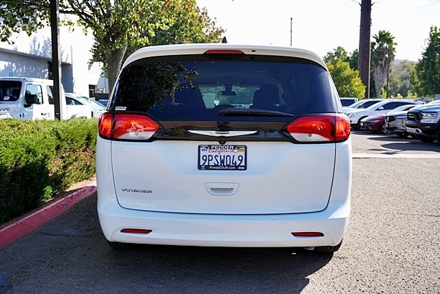 Used 2022 White Chrysler LX image 8