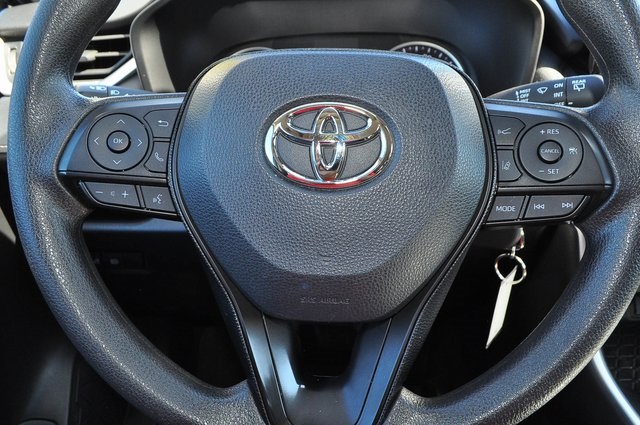 2020 Toyota RAV4 LE photo 29