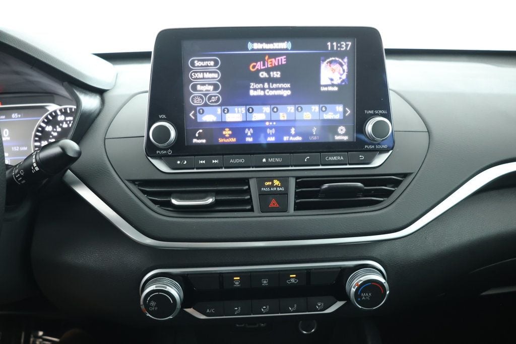 2022 Nissan Altima SV photo 15