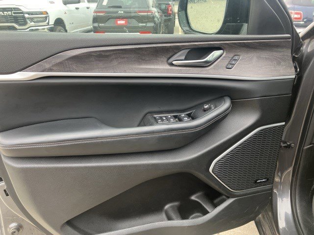 2023 Jeep Grand Cherokee Limited photo 4