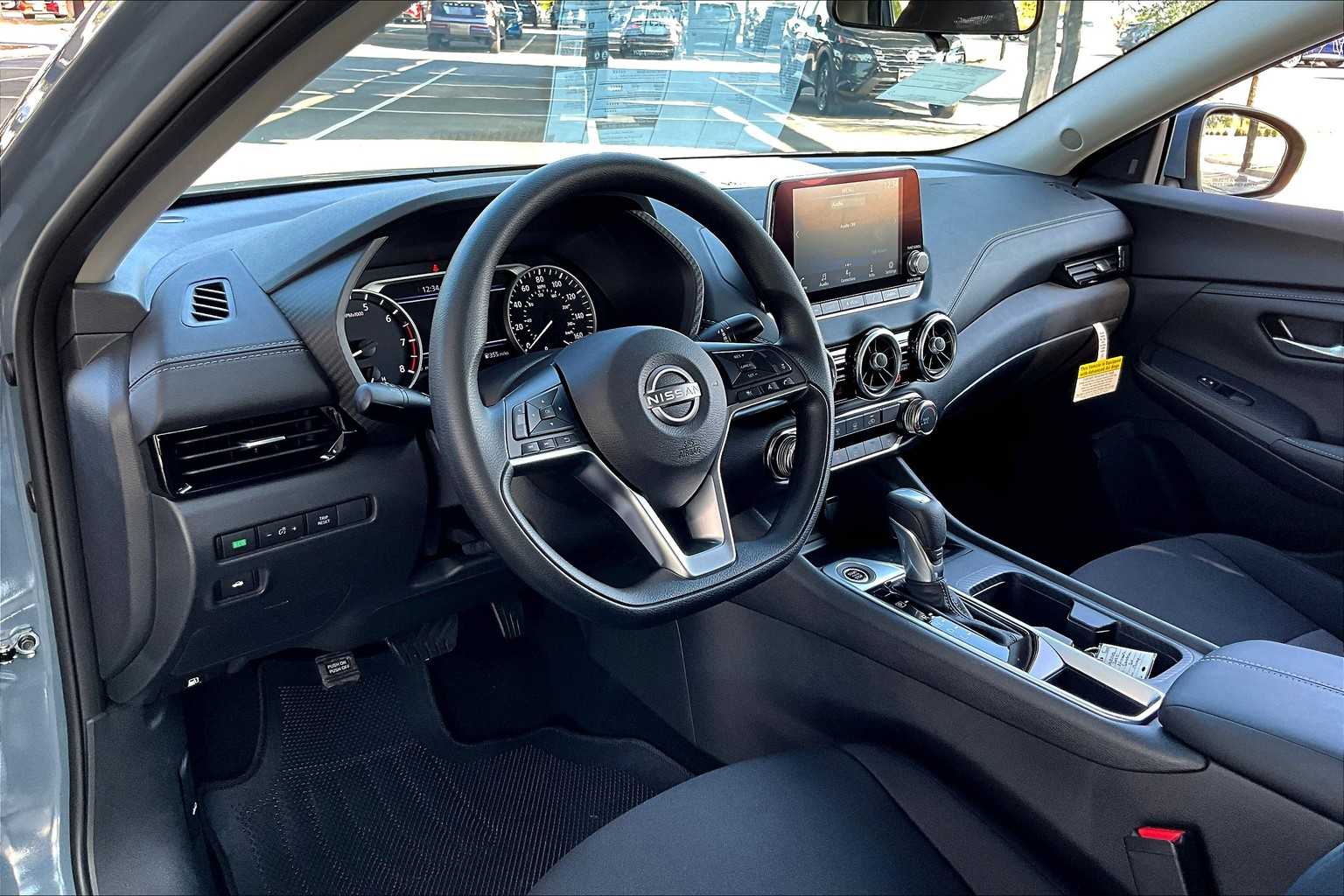 2025 Nissan Sentra SV photo 8