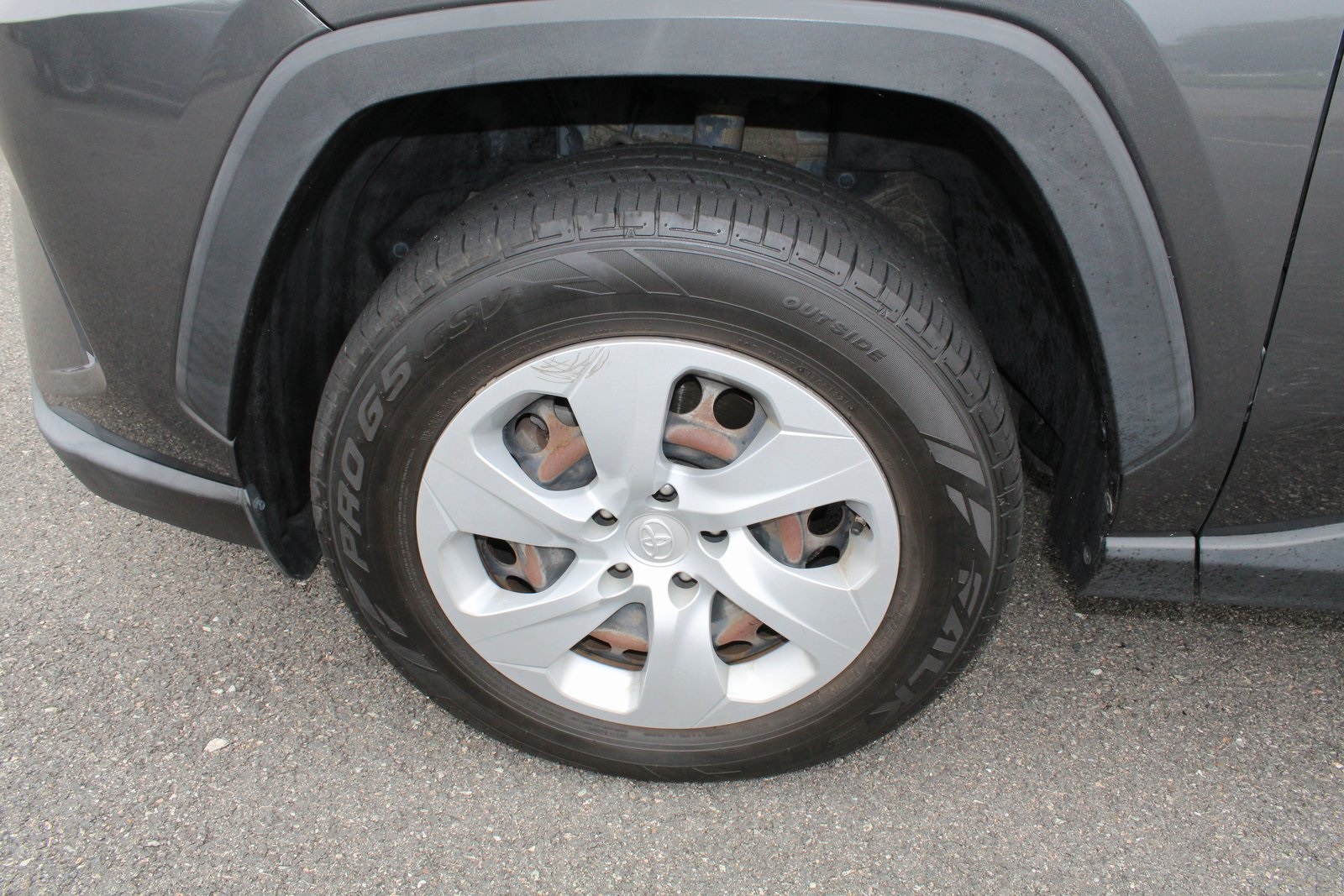 2019 Toyota RAV4 LE photo 21