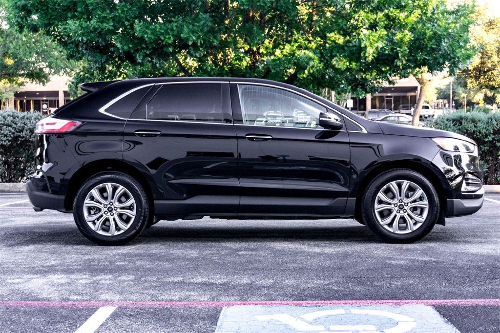 2024 Ford Edge Titanium photo 4