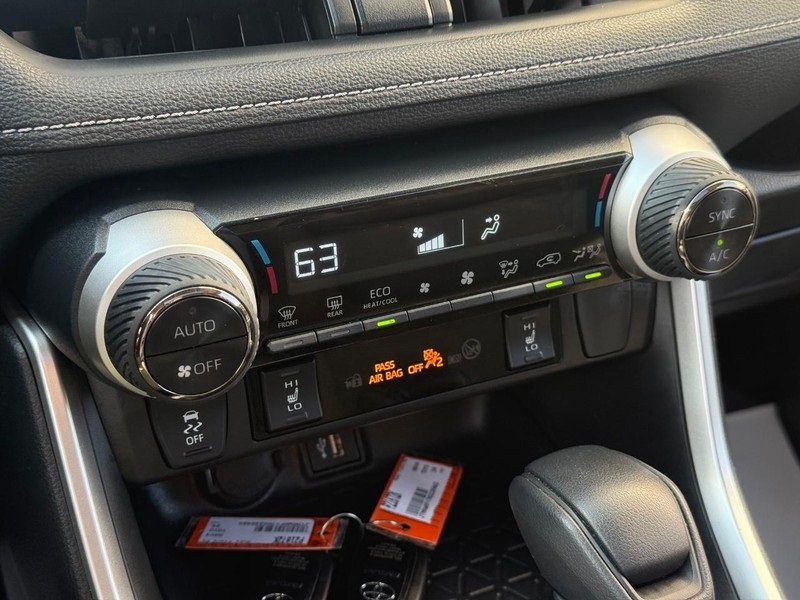 2024 Toyota RAV4 Hybrid XLE photo 27