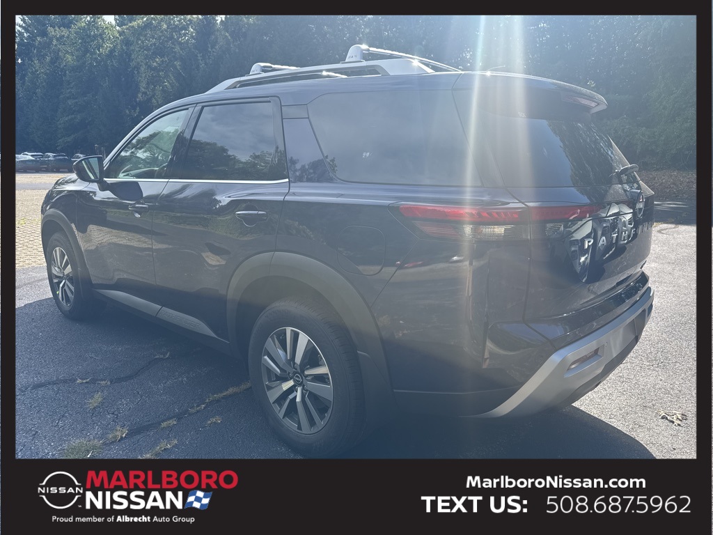 2025 Nissan Pathfinder SL photo 5