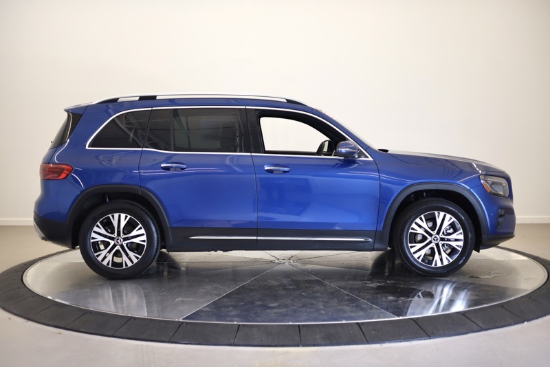2024 Mercedes Benz GLB 250 4MATIC photo 2