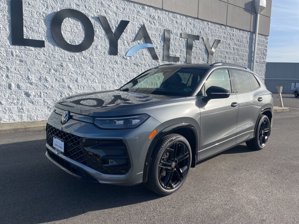 2026 Volkswagen Tiguan SE R-LINE BLACK's photo