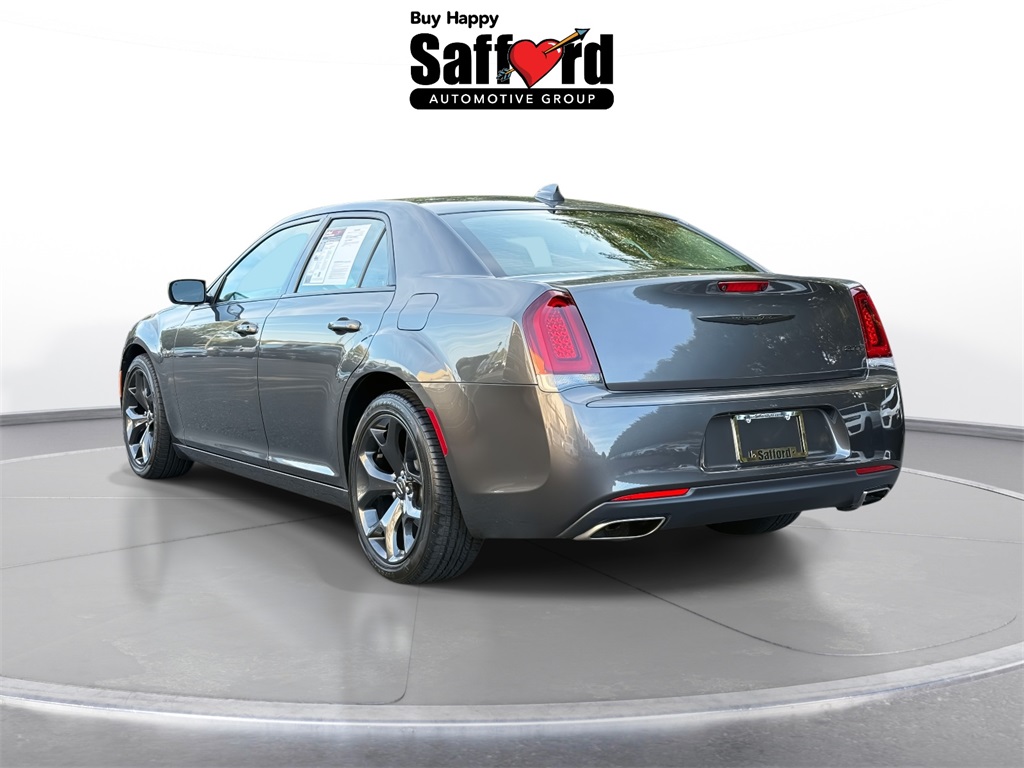 2023 Chrysler 300 Touring photo 5