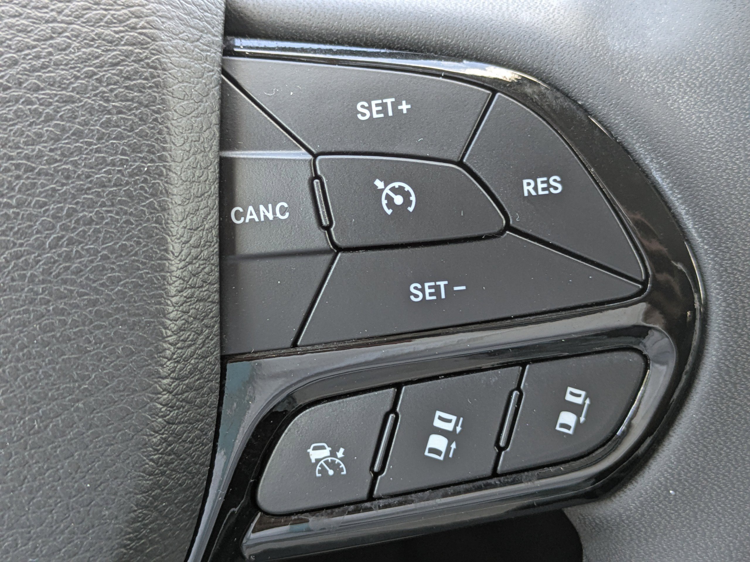 2023 Jeep Cherokee Altitude Lux photo 27