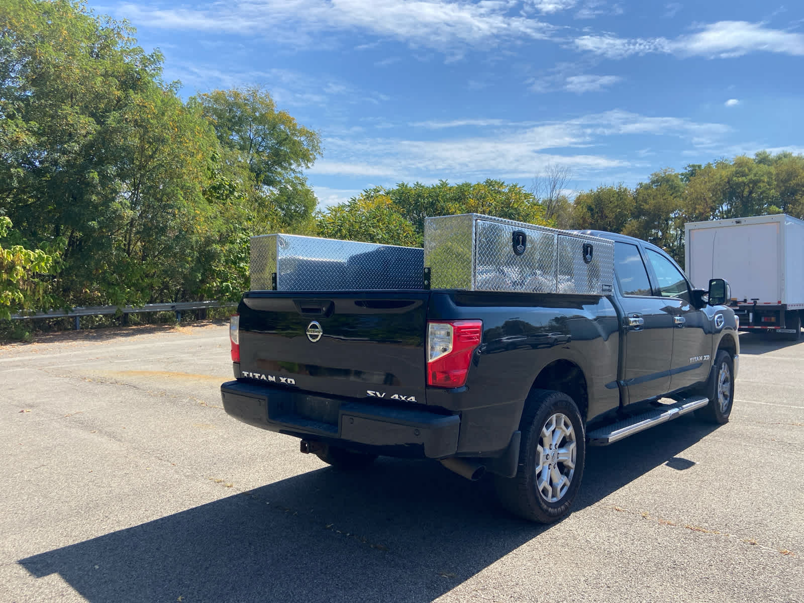 2017 Nissan Titan SV Crew Cab photo 3