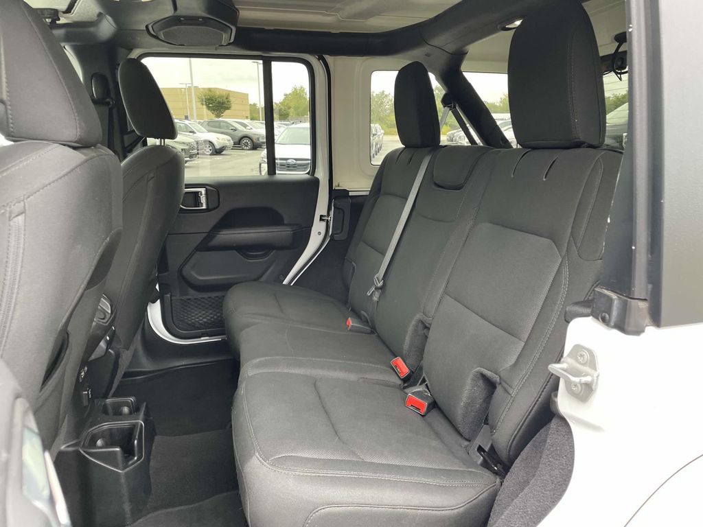 2021 Jeep Wrangler Unlimited Sahara photo 2