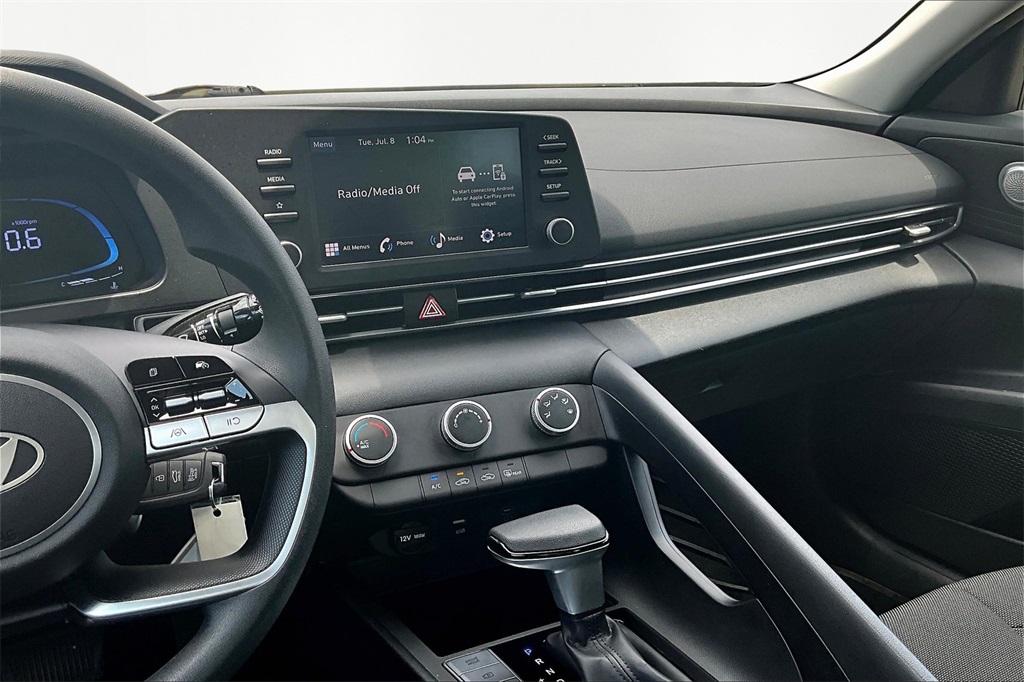 2024 Hyundai Elantra SE photo 6