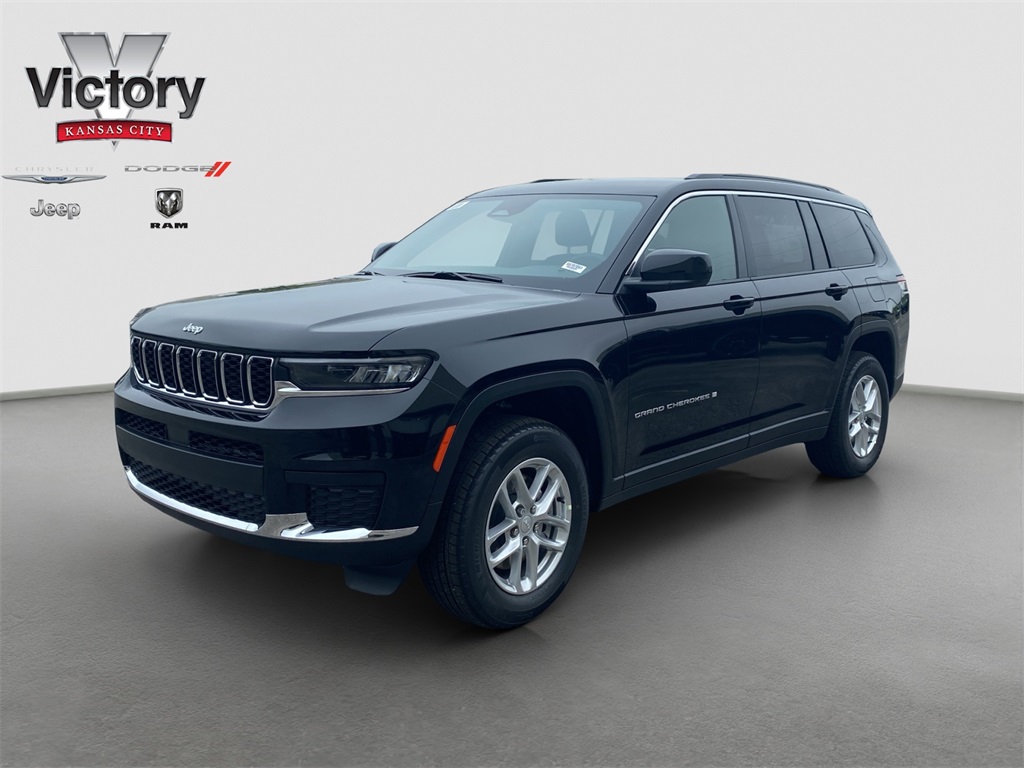 2025 Jeep Grand Cherokee Laredo X photo 3