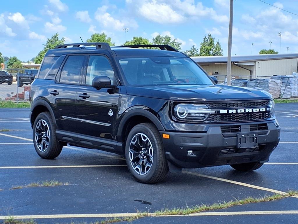 2025 Ford Bronco Sport Outer Banks photo 2