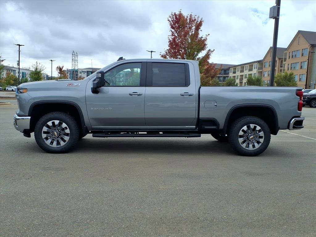 2026 Chevrolet Silverado LT photo 4