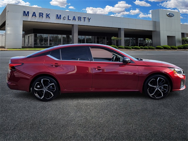 2024 Nissan Altima 2.5 SR photo 2