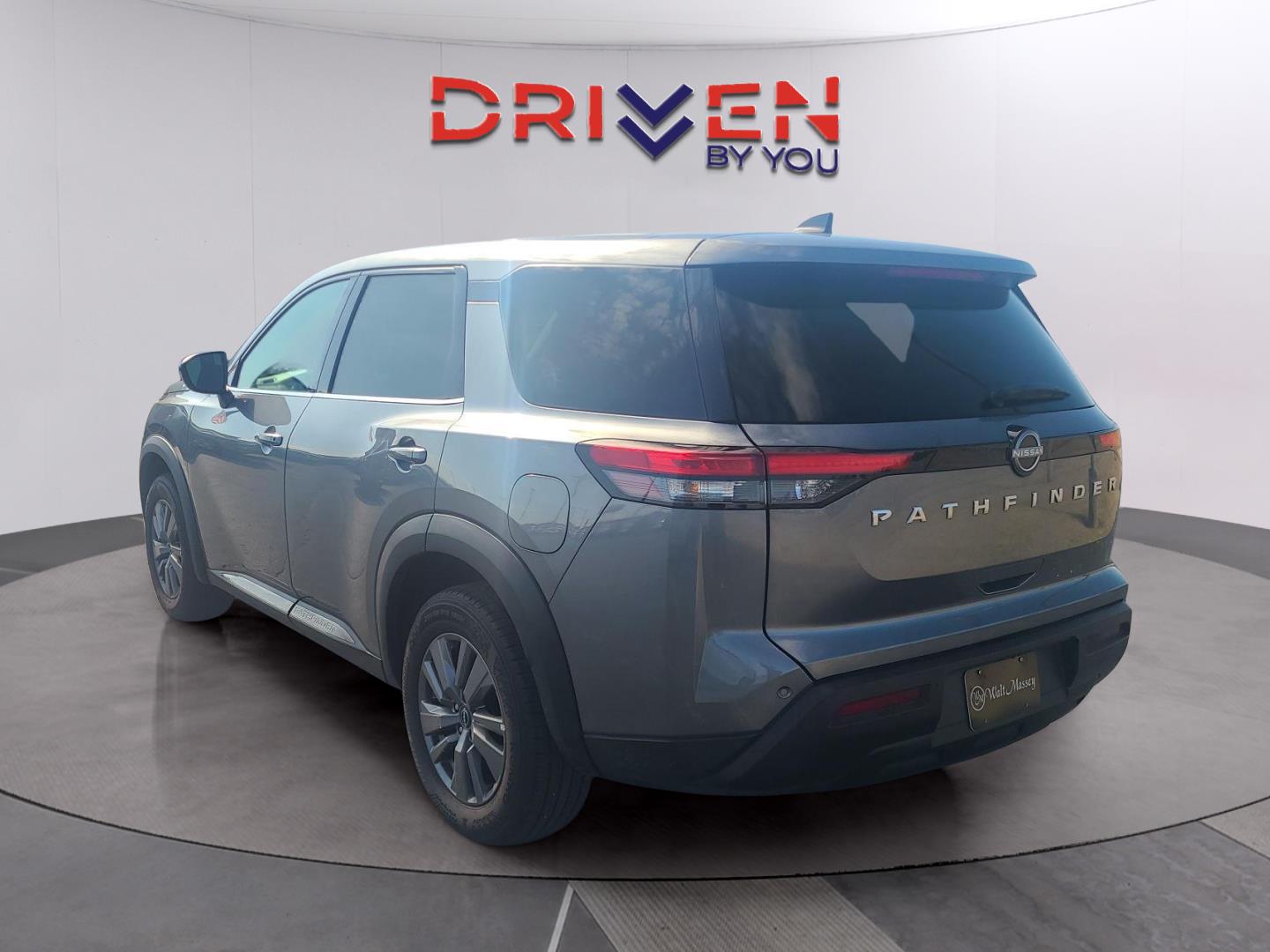 2024 Nissan Pathfinder S photo 2