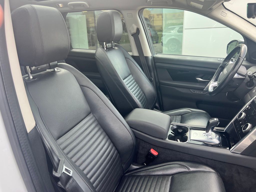 2020 Land Rover Discovery Sport S photo 34