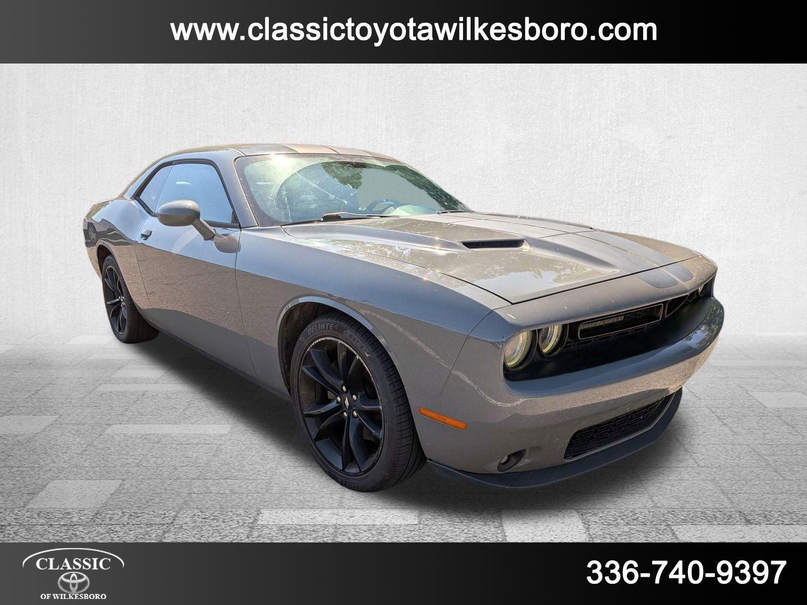2017 Dodge Challenger SXT Plus photo 4