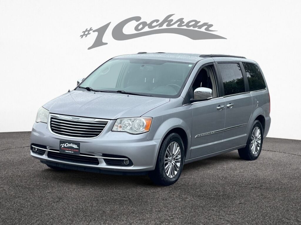 2013 Chrysler Town & Country photo 3