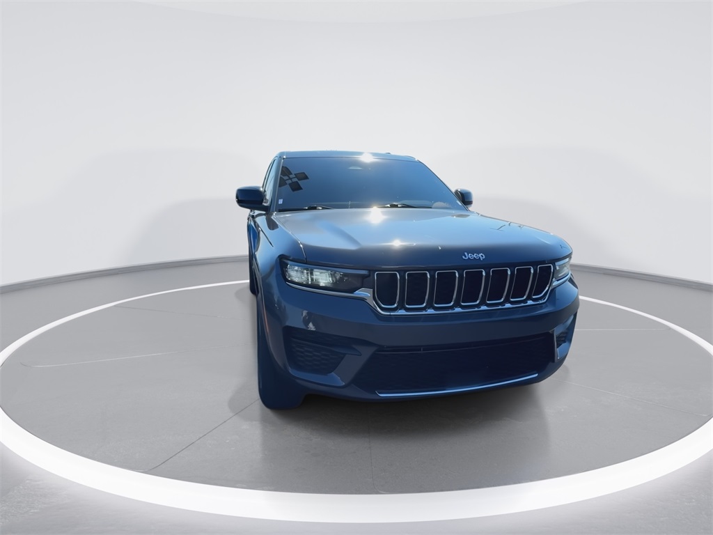 2022 Jeep Grand Cherokee Laredo photo 3