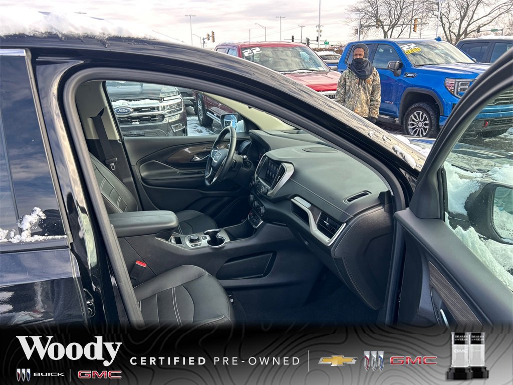 2023 GMC TERRAIN - Image 28