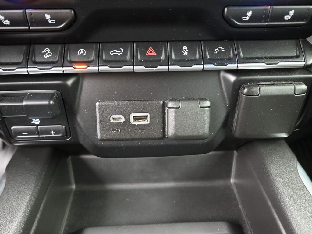 2021 Chevrolet Silverado 1500 LT Trail Boss photo 3