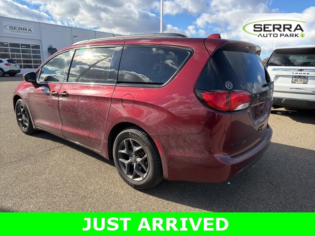 2018 Chrysler Pacifica Touring L photo 4