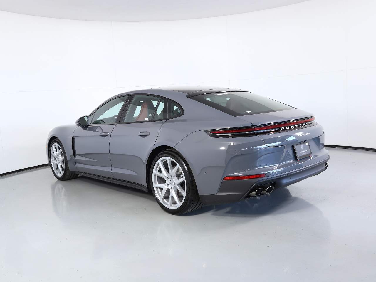 2025 Porsche Panamera 4 photo 3