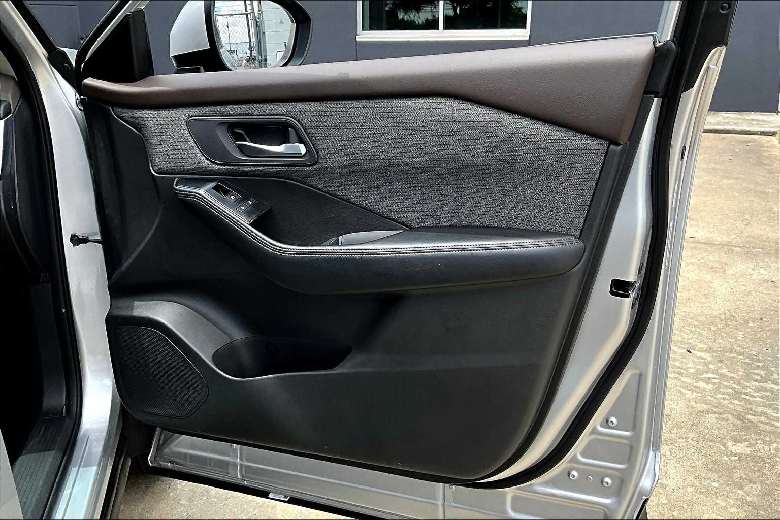 2023 Nissan Rogue SV photo 20