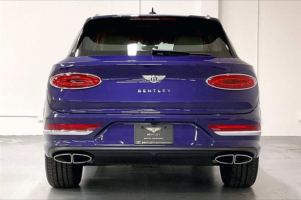 2024 Bentley Bentayga Azure photo 5