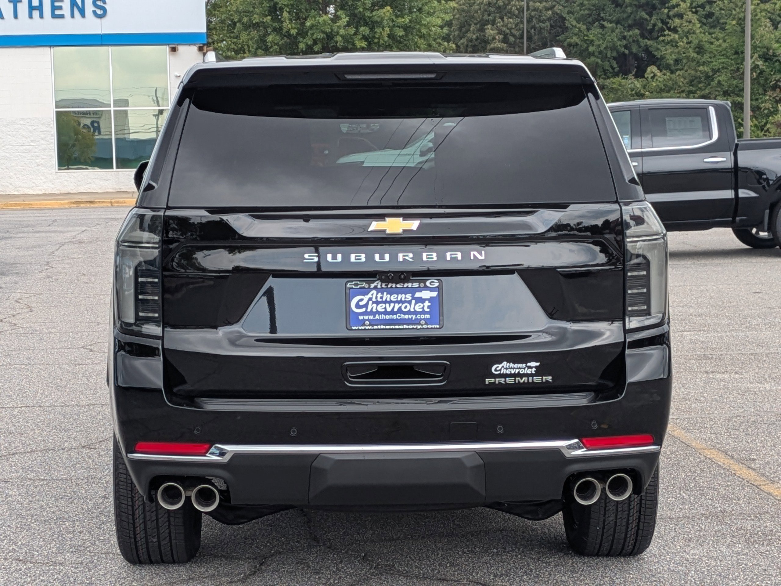 2025 Chevrolet Suburban Premier photo 3