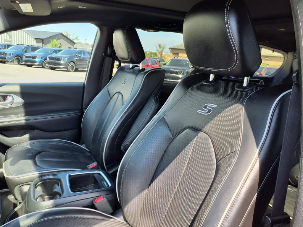 2019 Chrysler Pacifica Limited photo 16