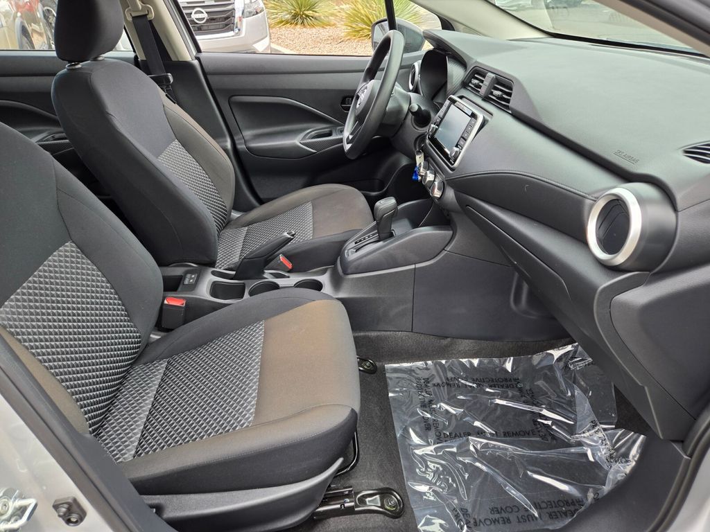 2024 Nissan Versa 1.6 S photo 17